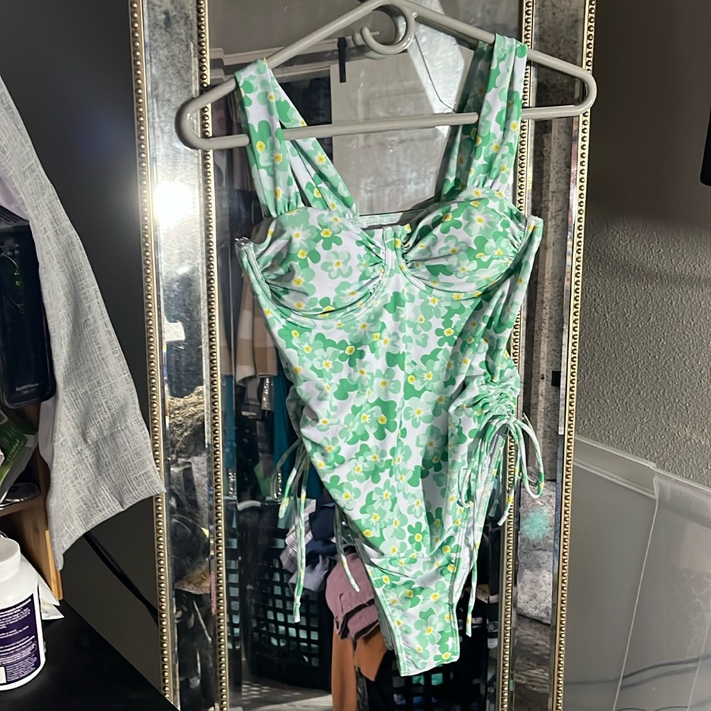 1 piece floral swimsuit size small
